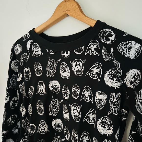 Unisex Reversible Marvel Comics Long Sleeve Tee - Picture 5 of 10